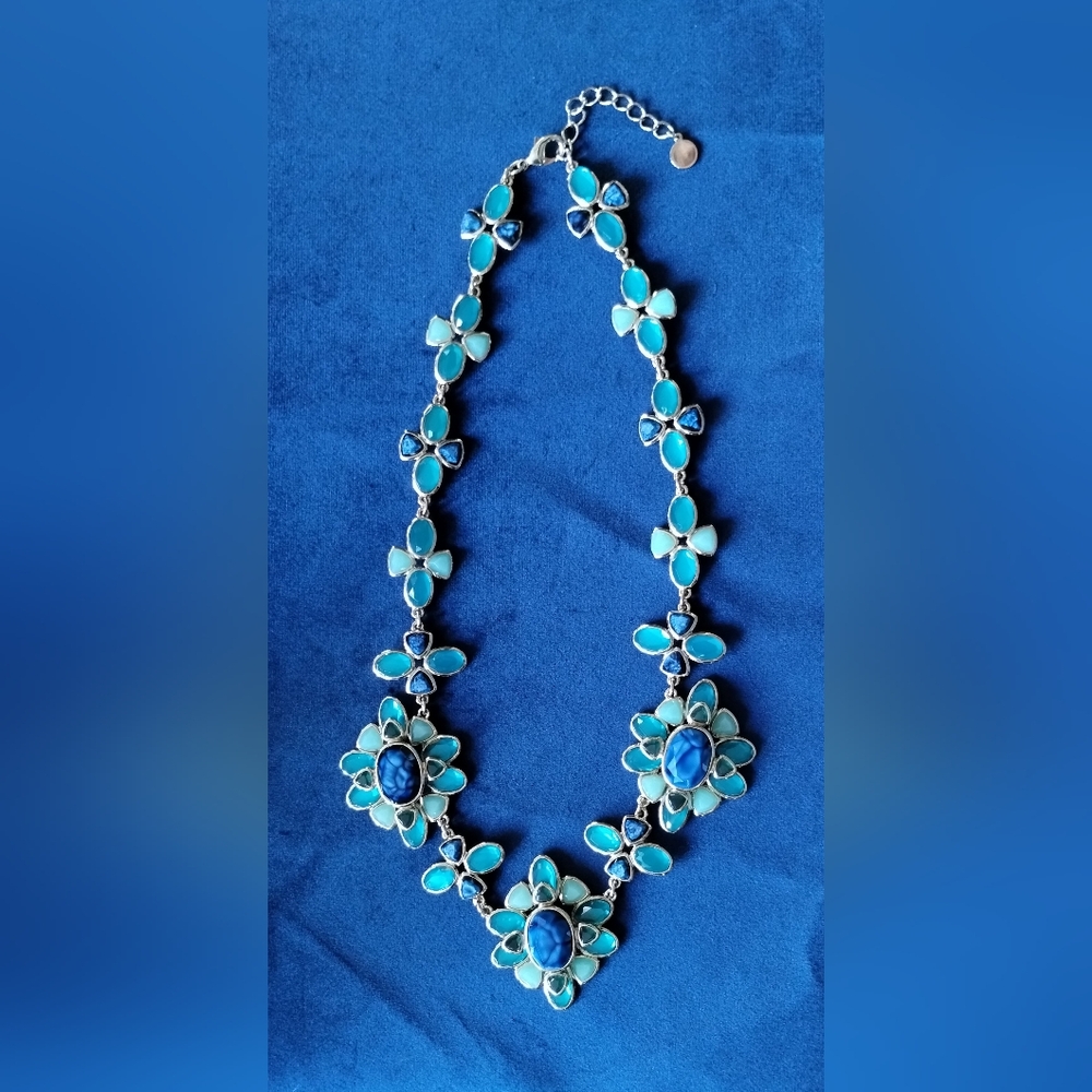 Gold-tone Blue Flower Faux Crystal Rhineston Statement Chunky Necklace Pre-owned